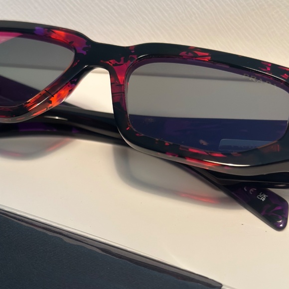 Prada sunglasses - Picture 3 of 9